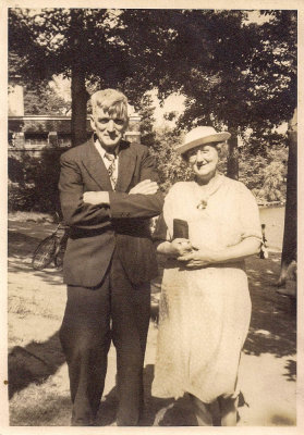 Grammy's Aunt Susie and Uncle Emerson Vipond MLR2020.jpg