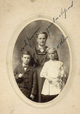 Uncle Jimmie Grandma Vipond, Grammy 6 Nosheath? Ave MLR2020.jpg
