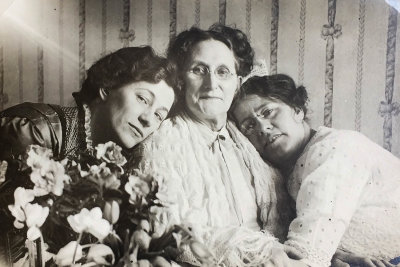 Aunt hattie, Grandma Chamberlain, Aunt Lena MLR2020.jpg