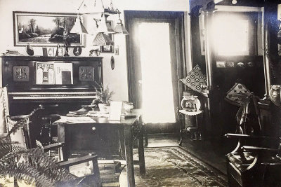1911-1934 284 indian road toronto - margaret and will chamberlains living room MLR2020.jpg