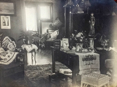 1911-1934 284 indian road toronto - margaret and will chamberlains living room 2 MLR2020.jpg