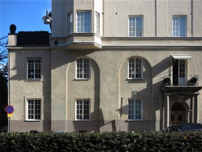 kvarteret Furiren 7

Karlavgen 99

byggr: 1916 - 17

arkitekt: Hg & Morssing

