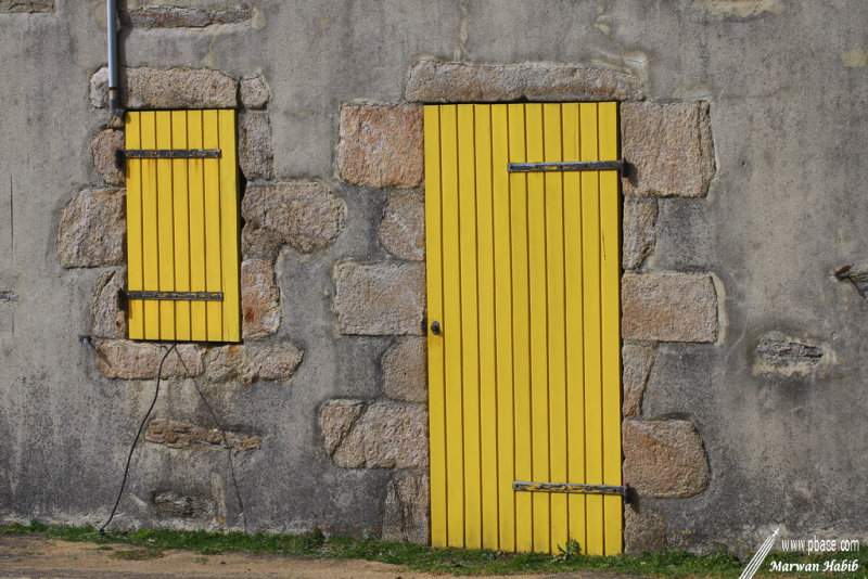 Yellow Shutters / Volets Jaunes