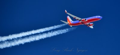 Southwest Airlines passing 1000 feet overhead at 37000 feet 036 