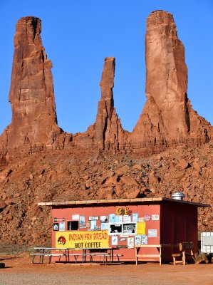 Lindas frybread, Three Sisters, Monument Valley, Navajo Tribal Park, Navajo Nation, Arizona 415 