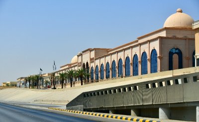 Building along highway in Riyadh, Saudi Arabia 058