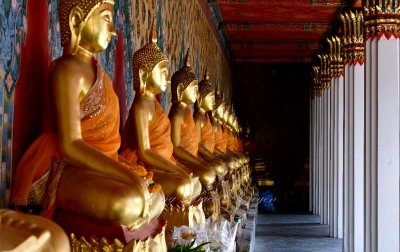 Buddish Statues at Wat Arun Ratchavararam Temple Complex, Bangkok, Thailand 533 