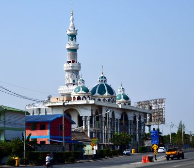 Jamiul Izhar Mosque, Highway 7 Frontage Rd. (Motor Way), Suan Luang, Bangkok 10250, Thailand 020