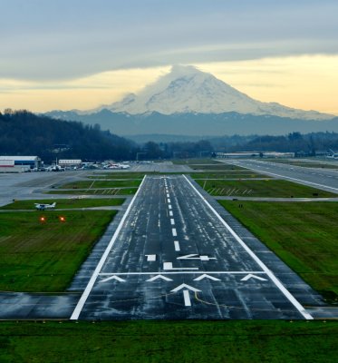Boeing Field Runway 14L, Strong Wind on Mount Rainier, Seattle, Washington 106 