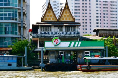 PT Boat Gas station, Somdet Chao Phraya Rd, Khlong San, Bangkok Thailand 285 