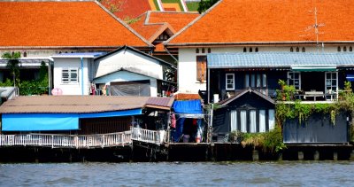 Mixed Building Styles along the Chao Phraya River, Bangkok, Thailand 299  