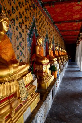 Row of Golden Buddha Statues Wat Arun, Temple of the Dawn, Bangkok Thailand 538 