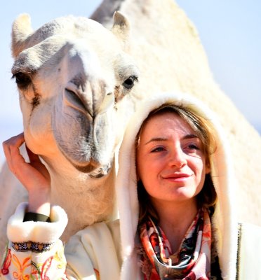 Logan and Mother Camel, Al Ghat, Saudi Desert, Saudi Arabia 627a 