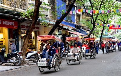 tourists on cyclos, Hanoi Old Quarter, Hanoi, Vietnam 453 