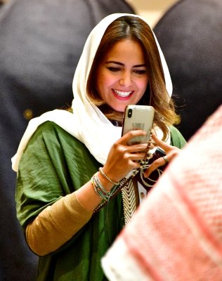 Hala in Green 009