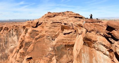 Vistiors at Horseshoe Bend overlook, Page Arizona 092 