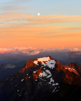 Whitehorse Mountain and The Moon at Sunset, Washington 253  