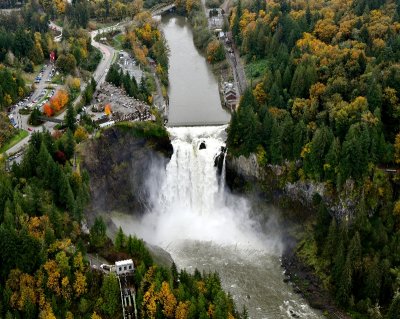 Snoqualmie Falls and Salish Lodge in Autumn Colors, Snoqualmie River, Snoqualmie, Washington 320