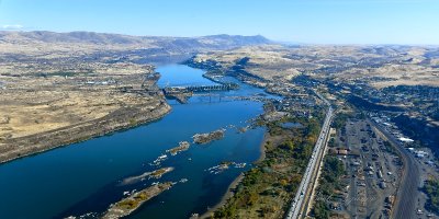 The Dalles Dam, The Dalles Bridge, Columbia River, Lake Celilo, Columbia River Gorge National Scenic Area, Washington and Oregon