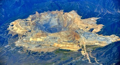 Bingham Copper Mine, Bingham Canyon,  Clipper Peak, Markham Peak, Freeman Peak, Curry Peak, at 39,000 feet, Copperton, Utah 012
