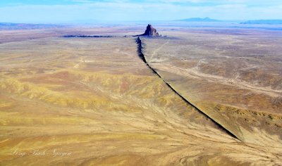 Shiprock Peak, Navajo-Ts Bitʼaʼ, Rock with Wings or Winged Rock, Navajo Nation in San Juan County, New Mexico 1232  