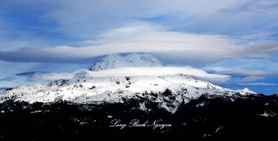 Strong wind and Lenticular Cloud Formation on Mount Rainier National Park, Cascade Mountains, Washington 1255 