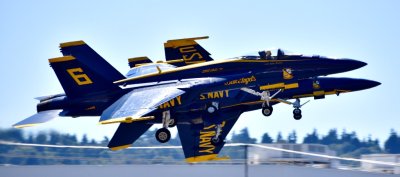USNavy Blue Angels Solo 5 and 6 at Seattle Seafair 2022, Boeing Field, Modern Avation, Washington 320