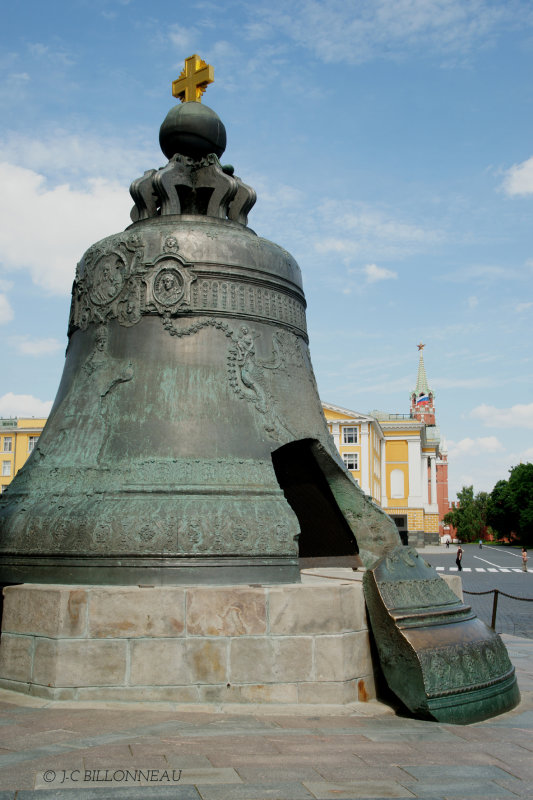 058 La Tsar Kolokol, la plus grosse cloche du monde..jpg