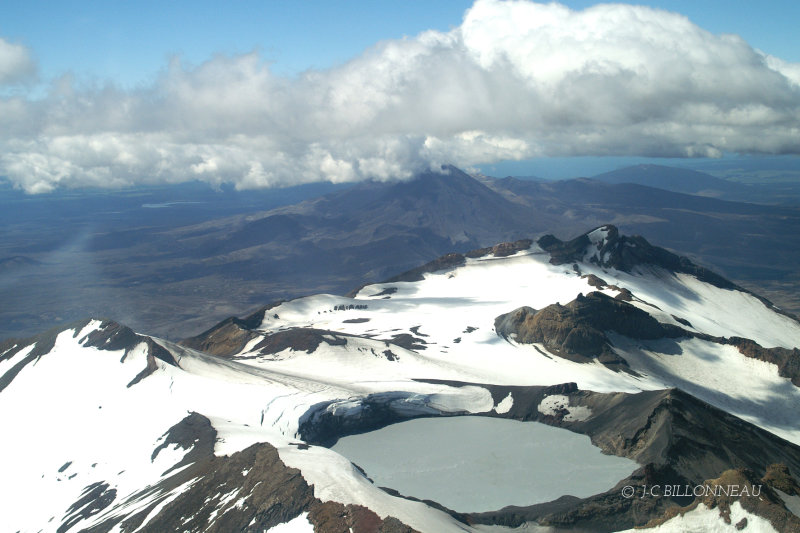047.72 Survol des volcans.jpg