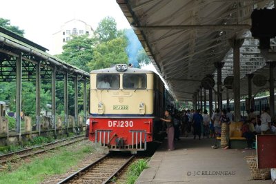 008-Gare-centrale-de-Yangon.jpg