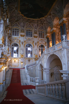 004 Escalier d'honneur du Palais d'hiver - Architecte Bartolomeo Francesco RASTRELLI..jpg