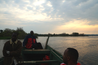 198 Navigation matinale sur le Nil Victoria.JPG