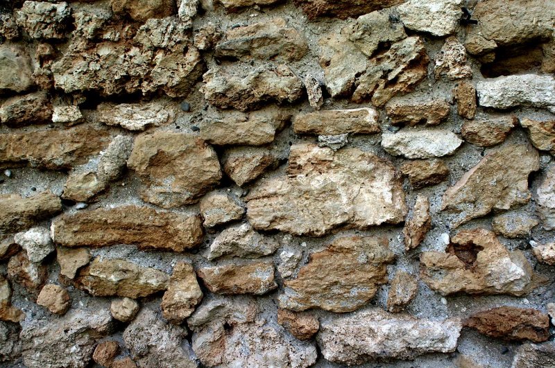 Stenen-muur-oker.jpg