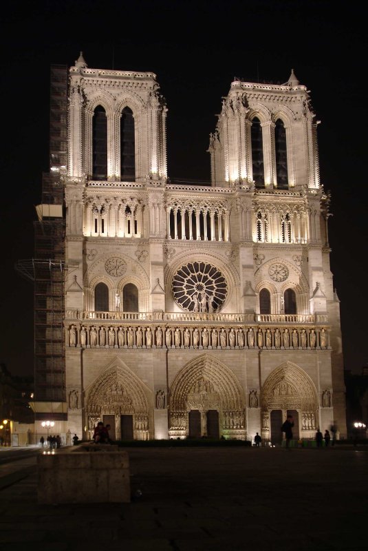 Notre-dame-night.jpg
