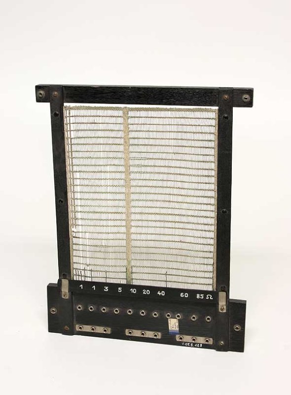 AVM-V-17-05-128-000.jpg