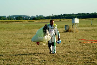 Parachutist44.jpg