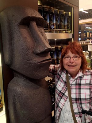 Michelle and a Rapa Nui Statue