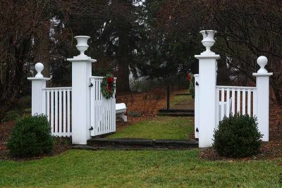 A Bright and Cheery Christmas Gate