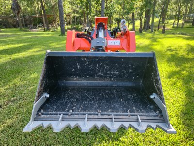 Kubota straight edge with BXpanded Piranha Toothbar