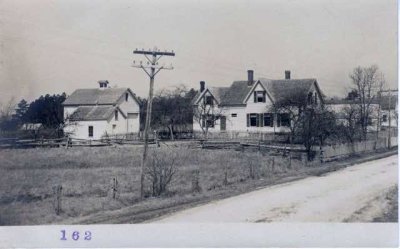 161-162 Capt. Tripp place on Reed Road (left) (wpthist)