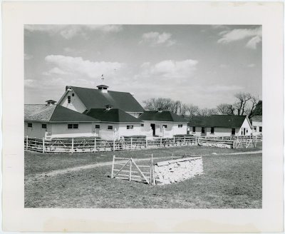 Quansett Stables can house 27 thoroughbreds in immaculate barns. (1).jpg
