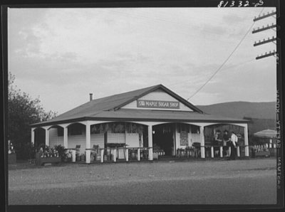 Shops such as this furnish much of the income for the New England vacation areas. FSA Oct 1941