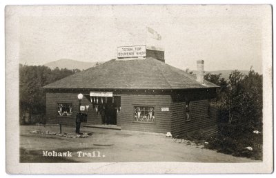 Mohawk Trail. (Totem Top Souvenir Shop)