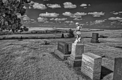 Colfax_cemetery_angel.jpg
