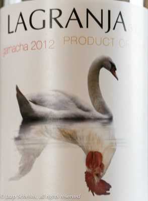 Knobbelzwaan & Haan - Mute swan & Rooster - Spanish red wine 2012