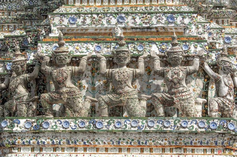 Wat Arun Supporting Demons on South Chapel (DTHB0215)