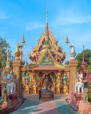 Wat Tai Phrachao Yai Ong Tue Phra Ubosot Compound Entrance (DTHU0063)