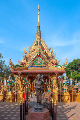 Wat Tai Phrachao Yai Ong Tue Traveling Buddha Image and Montop Phet Chet Saeng (DTHU0062)
