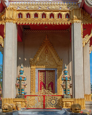 Wat Tai Phrachao Yai Ong Tue Phra Ubosot Entrance (DTHU0782)