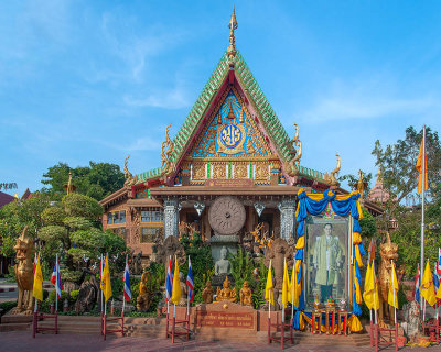 Wat Tai Phrachao Yai Ong Tue Wihan Celebrating the Glory of the Kingdom (DTHU0056)